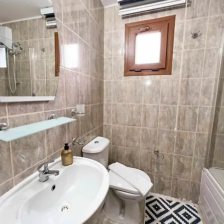 Karmi C4 Flat With Jacuzzi By Holidaykeys *