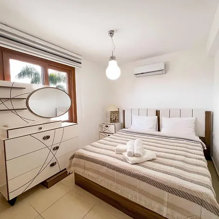 Karmi C4 Flat With Jacuzzi By Holidaykeys Apartment *