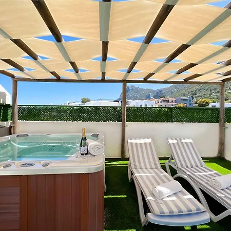 Karmi C4 Flat With Jacuzzi By Holidaykeys