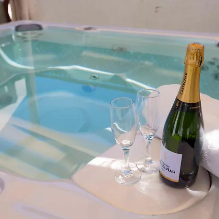 Apartment Karmi C4 Flat With Jacuzzi By Holidaykeys *