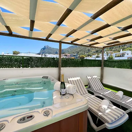 Karmi C4 Flat With Jacuzzi By Holidaykeys Girne